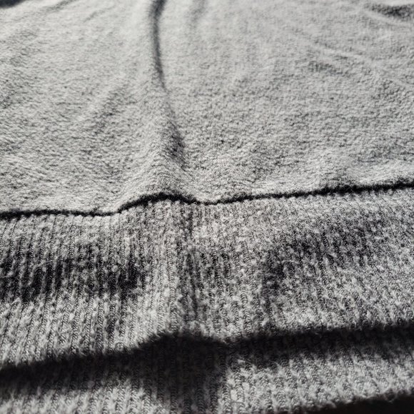 Lucky Brand Womans Heather Gray Flowy Soft V-Neck Long Sleeves Sweater Pullover - Picture 3 of 8